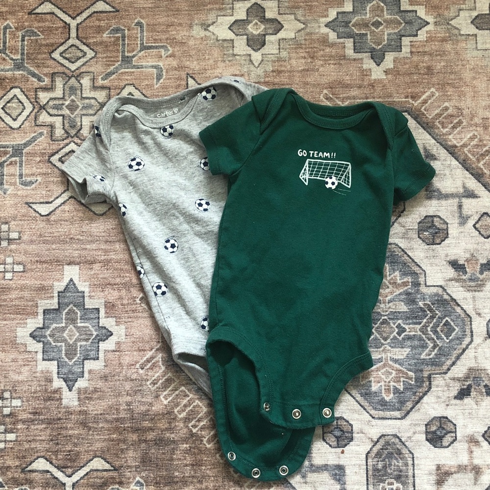 Carters onesie’s (set of 2)